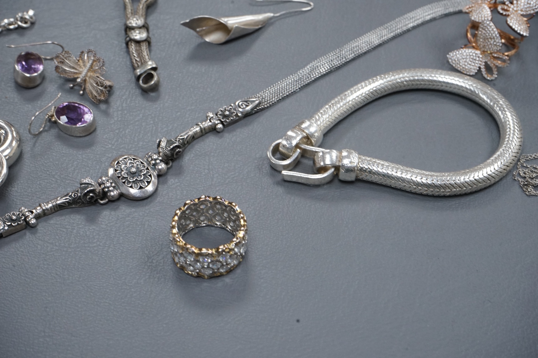 A quantity of assorted modern, silver, 925 and white metal jewellery, together with Butler & Wilson costume jewellery.